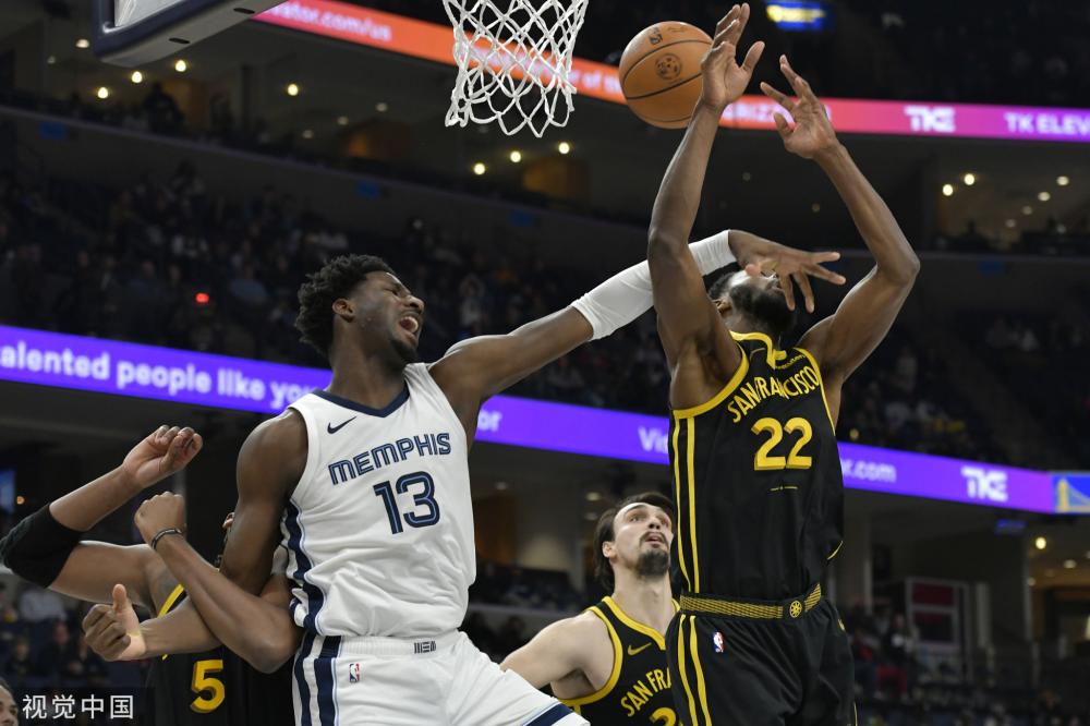 一名年轻教 一名年轻教