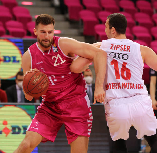 哪怕相隔一 哪怕相隔一