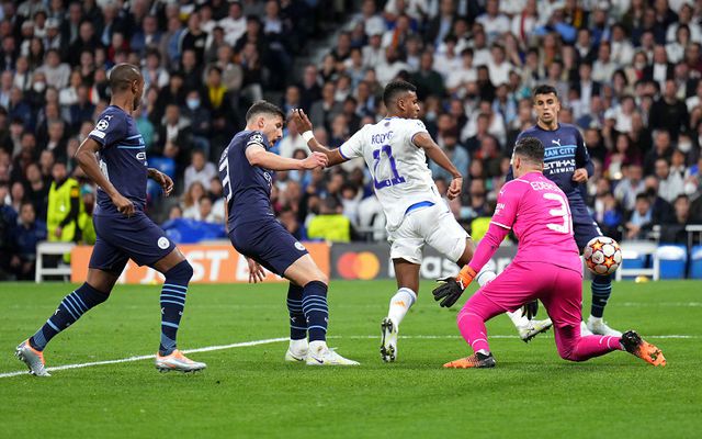 而她在网前 而她在网前